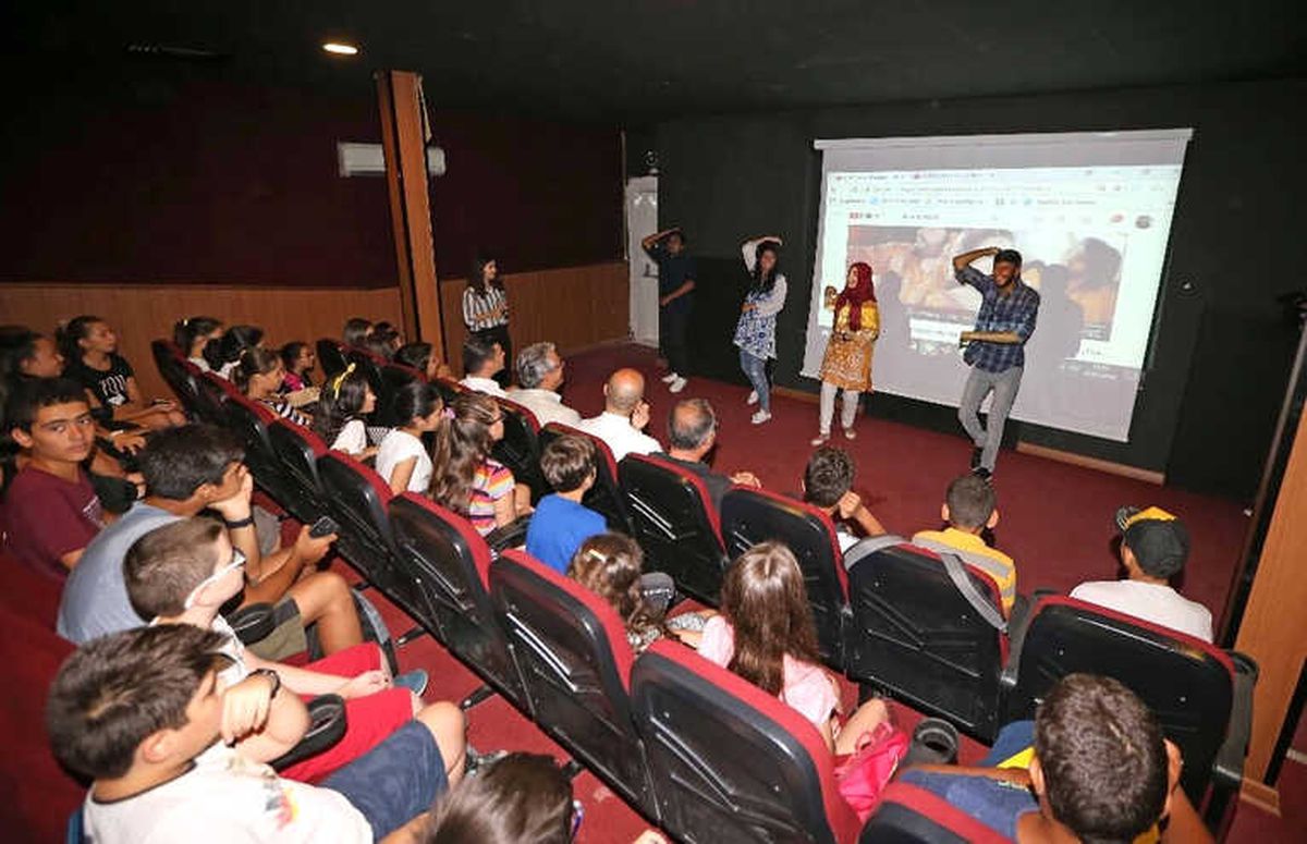 Akpınar, Dünya Gençleriyle Buluştu