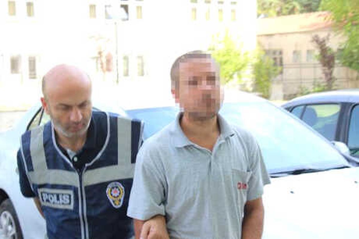 Atm\'nin Madeni Para Kutusunu Çaldı