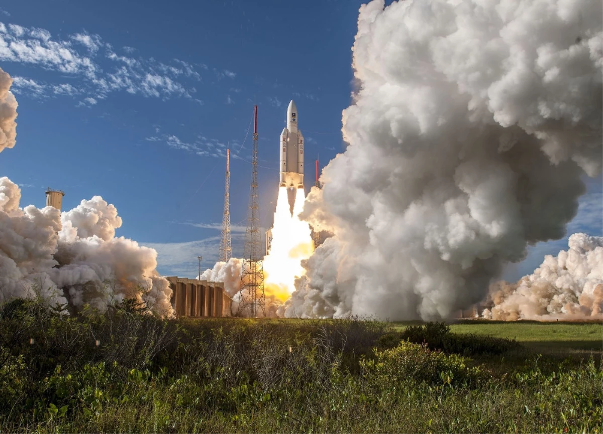 Avrupa Uzay Ajansı 4 Uyduyu Birden Fırlattı