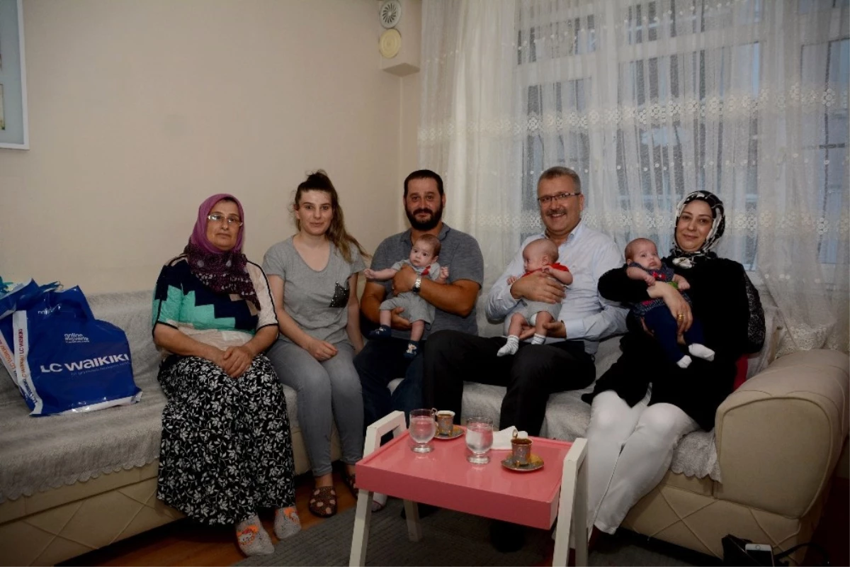 Başkan Özkan\'dan Üçüz Bebeği Olan Çifte Ziyaret