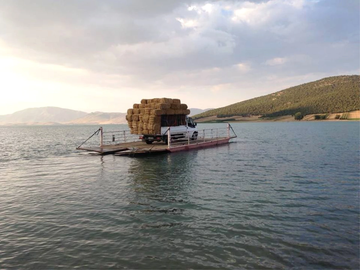 Beyşehir Gölü\'ndeki Adalara Duba Üzerinde Taşımacılık Yapılıyor