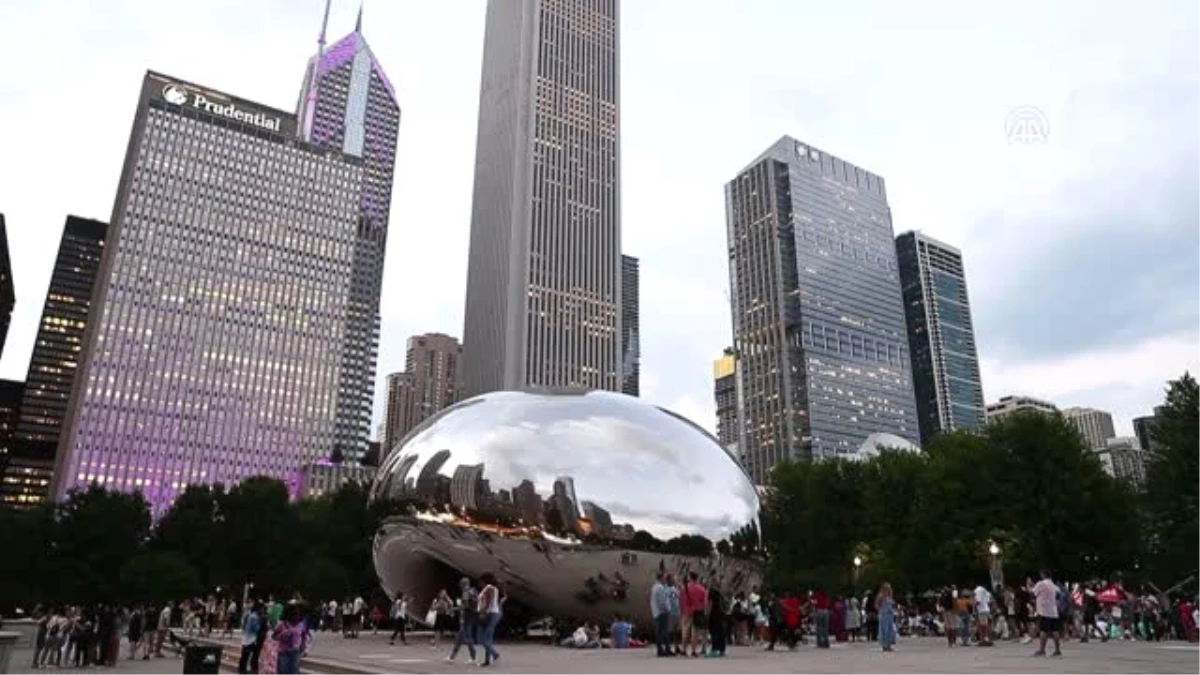Chicago\'nun "Bulut Kapısı"Na Yoğun Turist İlgisi