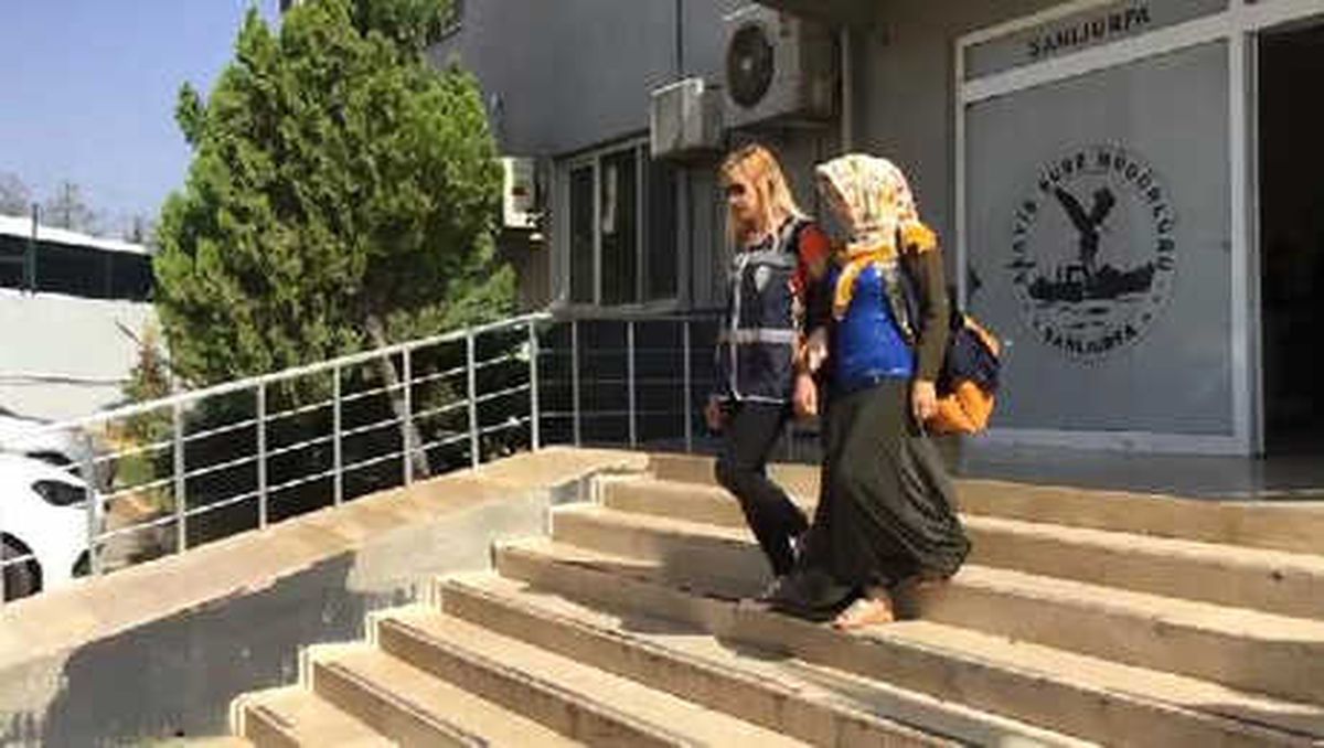 Dilenci Gibi Davranıp, Hırsızlık Yapan 2 Kadın Tutuklandı