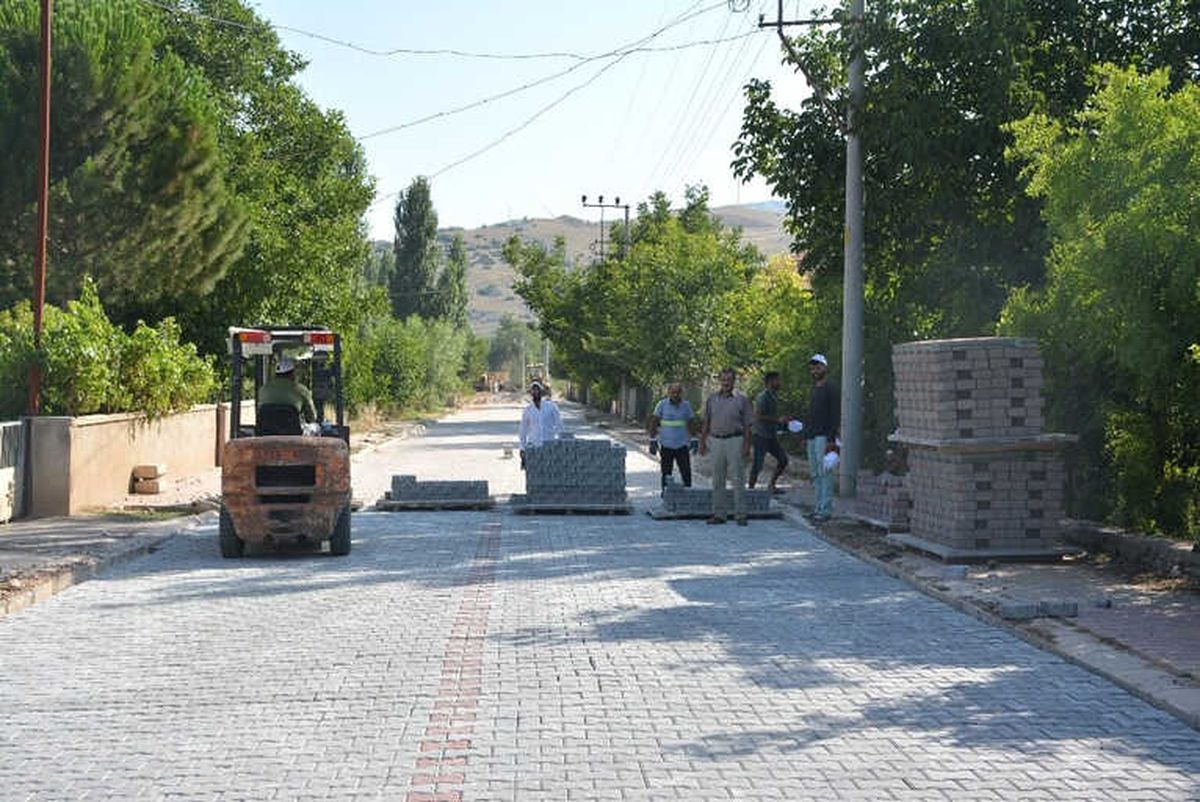 Dinar\'da Yol Yapım Çalışmaları