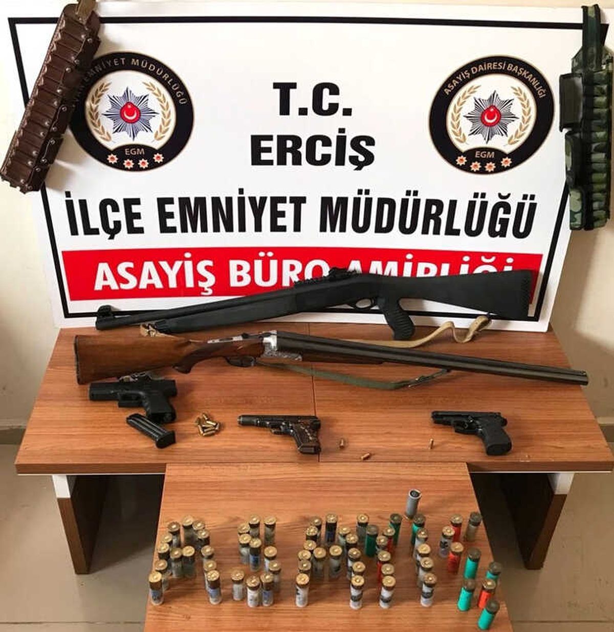 Erciş\'te Silah Kaçakçılığı Operasyonu