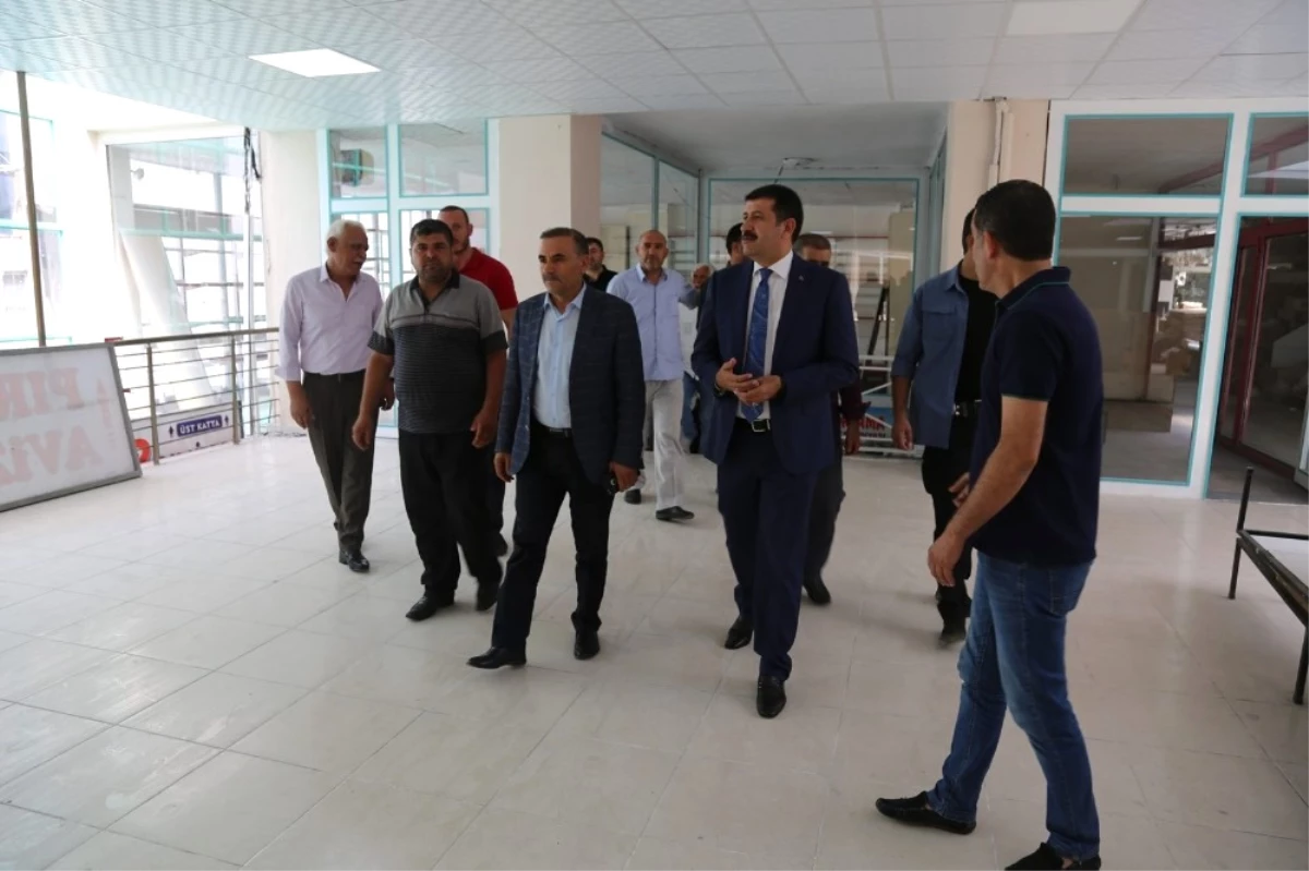 Eyyübiye Belediyesi Yanan İş Merkezinin Tadilatını Yaptı