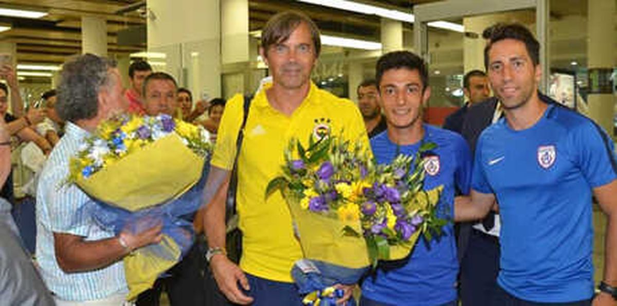 Fenerbahçe, İzmir\'de Çiçeklerle Karşılandı