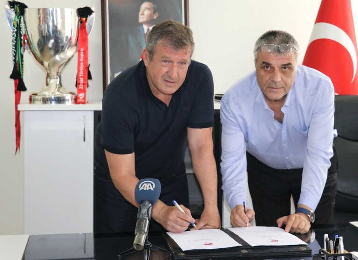 Fenerbahçe ve Akhisarspor Yabancı Teknik Adamlara Emanet