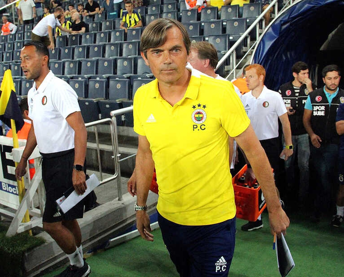 Fenerbahçe ve Akhisarspor Yabancı Teknik Adamlara Emanet