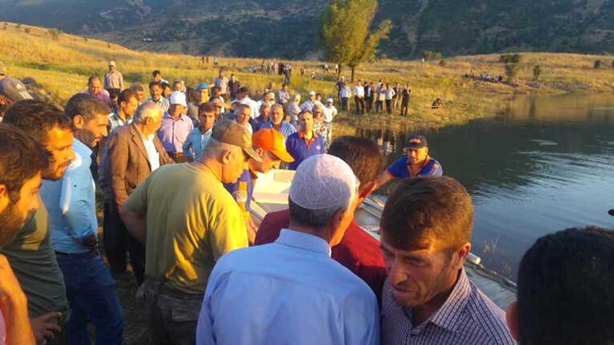 Fotoğraf Çekerken Sandal\'dan Göle Düşen Gencin Cansız Bedeni Bulundu
