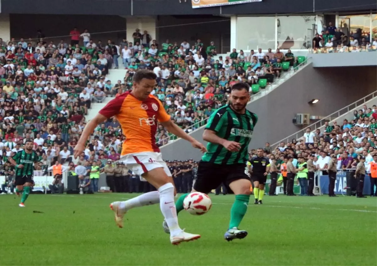 Galatasaray, Sakaryaspor\'u Mağlup Etti