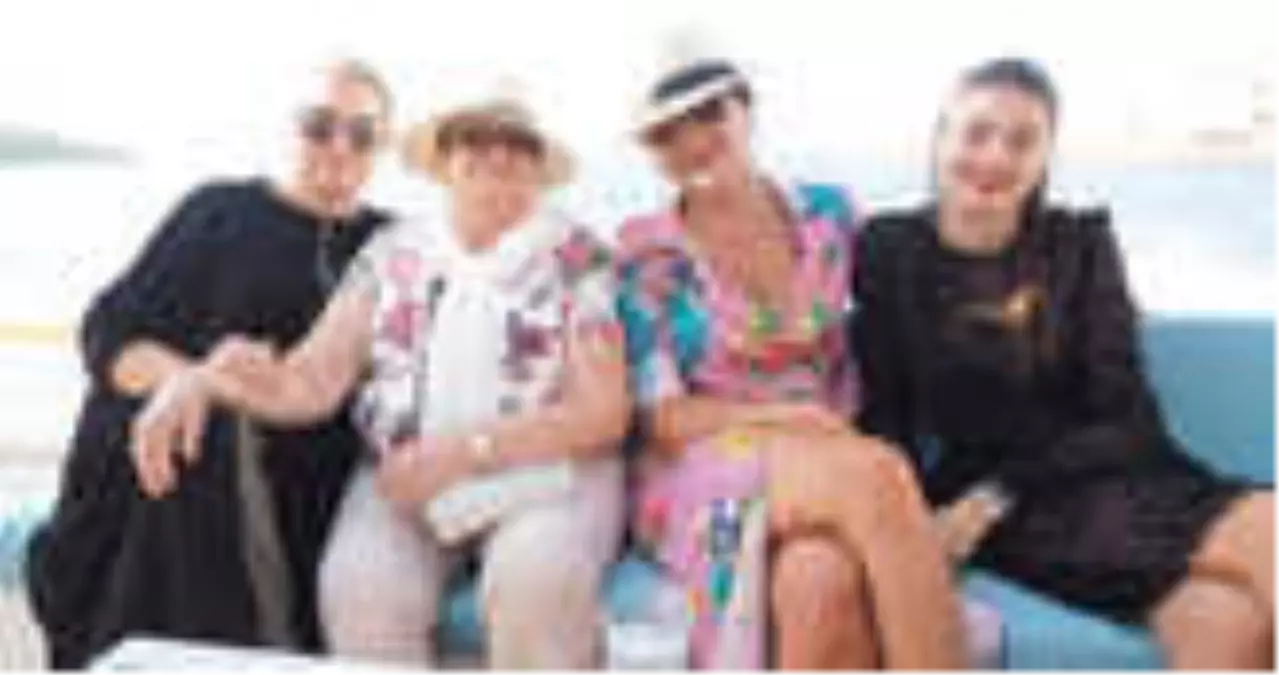 Hadise\'nin Basın Danışmanı: Gülhinal Açıkgöz İntihar Etmedi, Gıda Zehirlenmesi Geçirdi