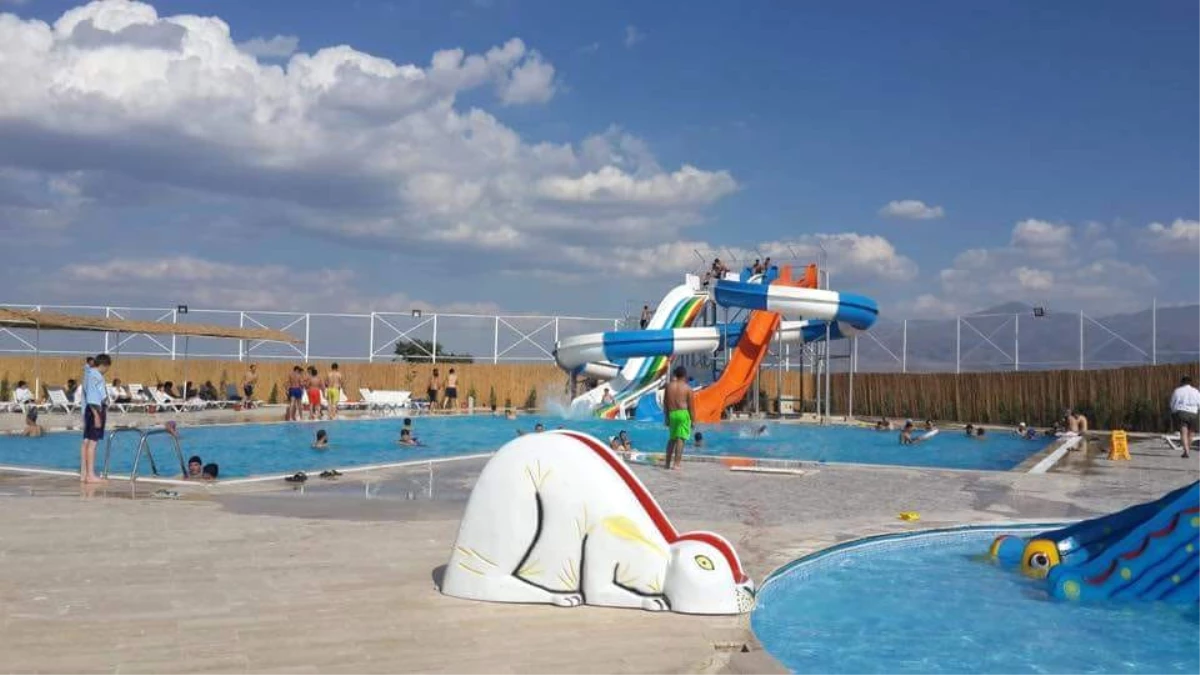 Heybeli\'de Bölgenin En Büyük Aqua Parkı Açıldı