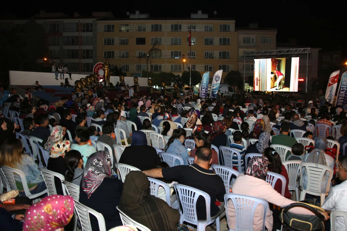 İnönü\'de Açık Hava Sinema Gecesine Yoğun İlgi