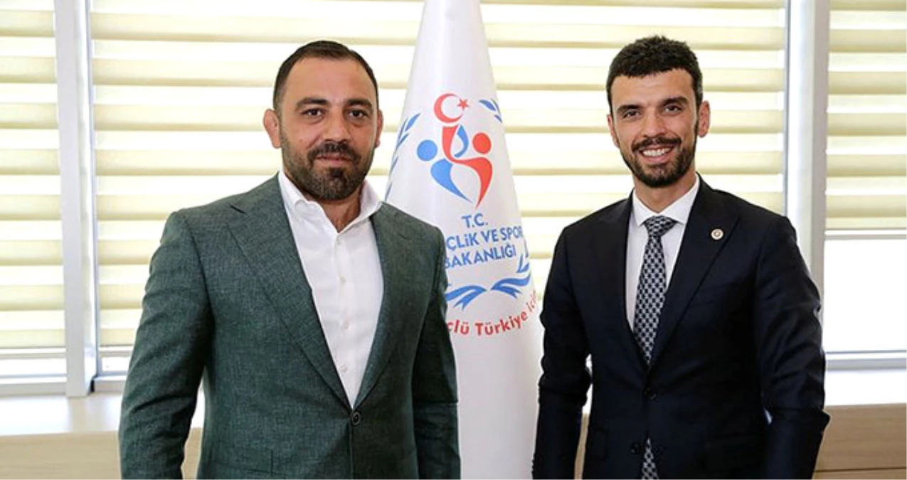 Kenan Sofuoğlu, Gençlik ve Spor Bakan Yardımcısı Hamza Yerlikaya\'yı Ziyaret Etti