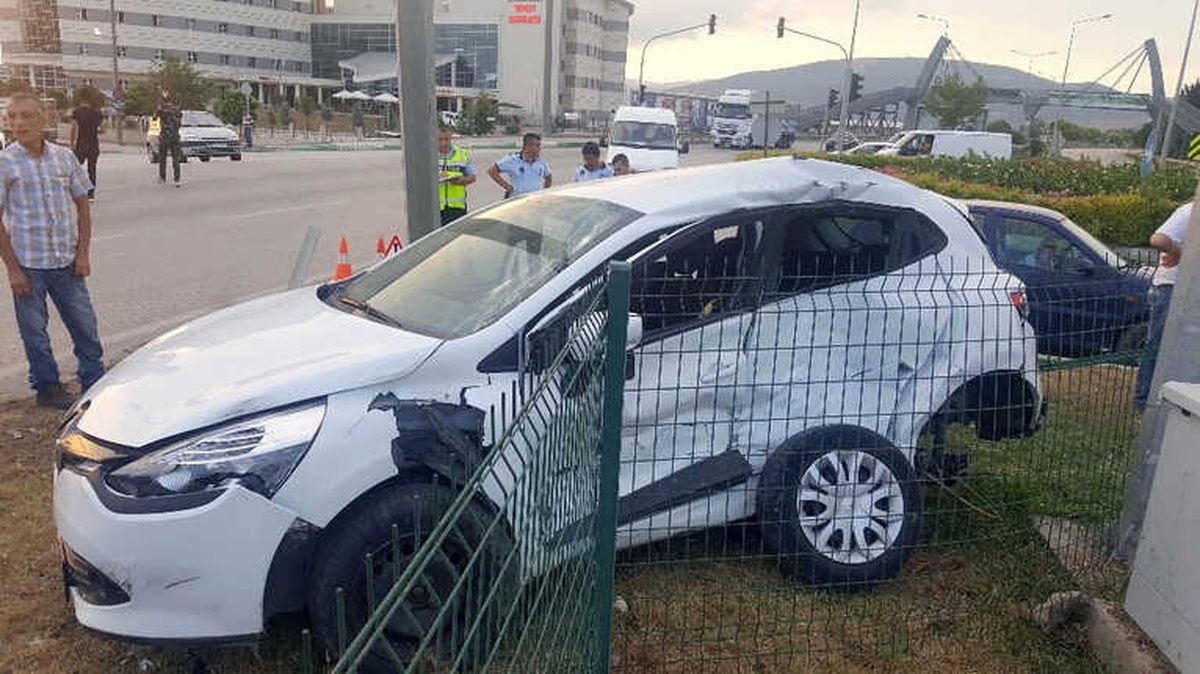 Kırmızı Işıkta Geçti, Ortalık Savaş Alanına Döndü