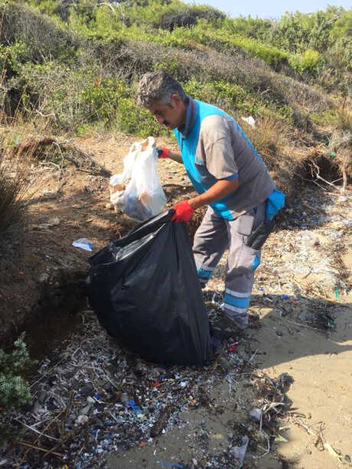 Marmaris\'te Koylardan 11 Ton Çöp Toplandı