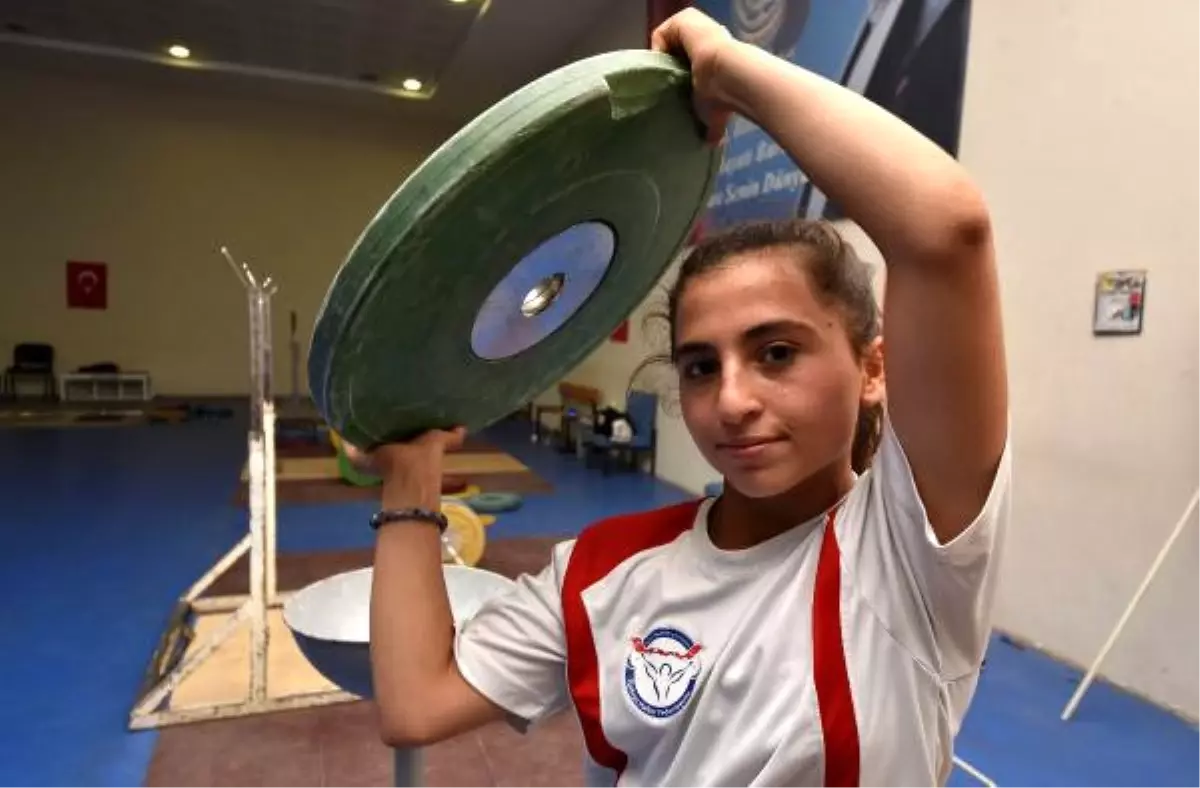 Merve\'nin Halterde Olimpiyat Hayali