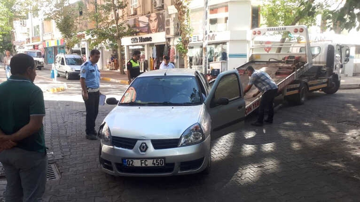 Adıyaman\'da Olaya Yerine Giden Polis Otosu Kaza Yaptı:Kadın Memur Yaralandı