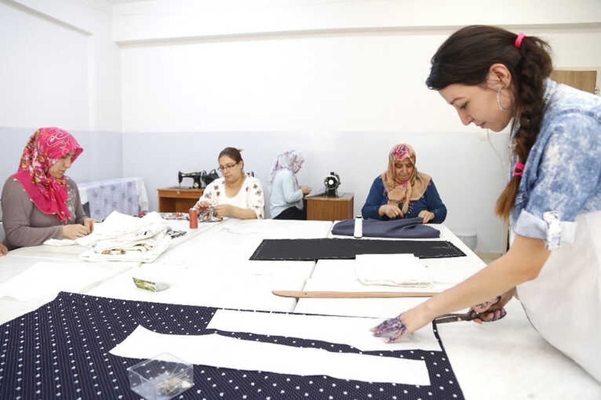 Şehitkamilli Kadınlar Kendi Elbiselerini Kendileri Dikiyor