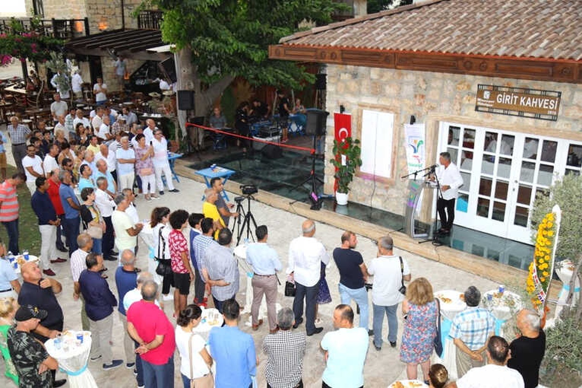 Side\'de Girit Kahvesi ve Atatürk Anıtı Açıldı