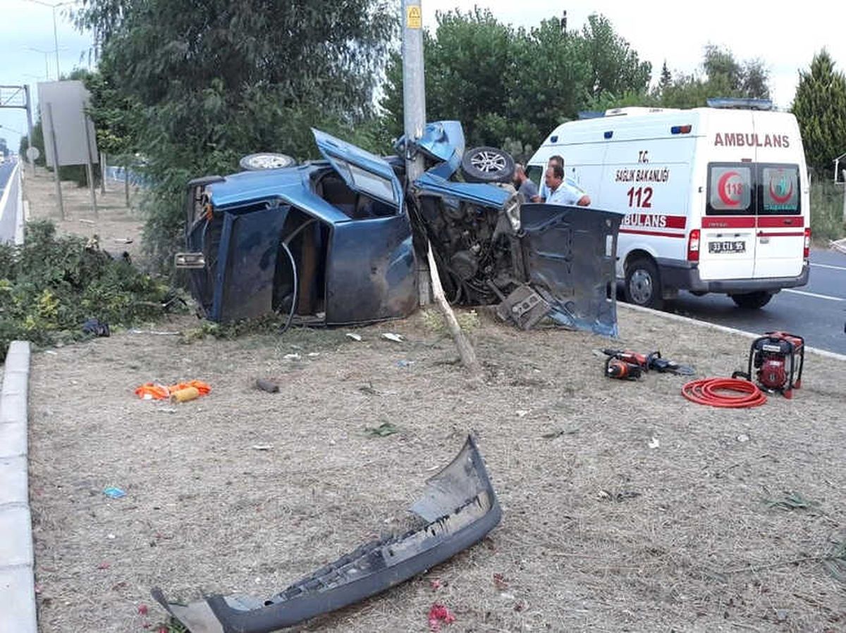 Tarsus\'ta Trafik Kazaları: 2 Ölü, 2 Yaralı
