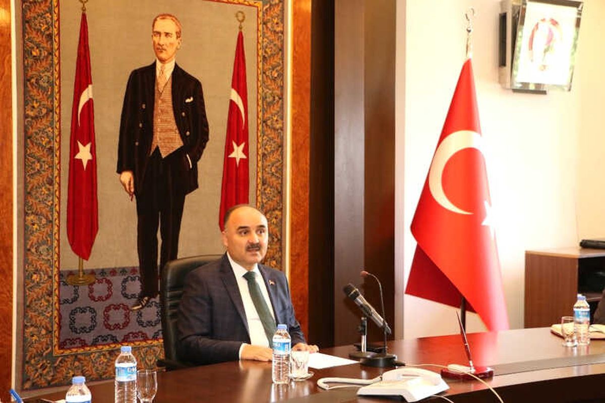 Vali Günaydın\'dan Muhtarlar Toplantısında Müjdeler