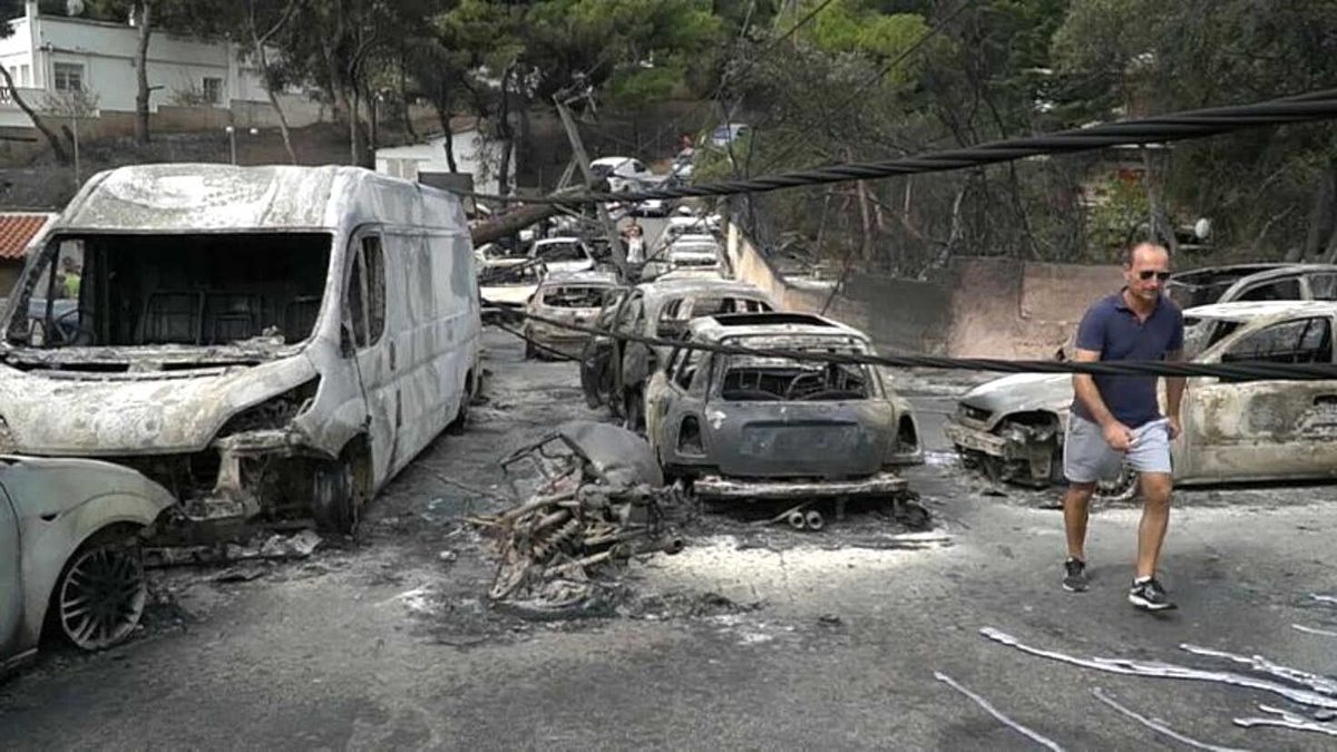 Yunanistan Yangını: Kayalık Arazide Denize İnen Patikayı Bulamayınca Can Verdiler