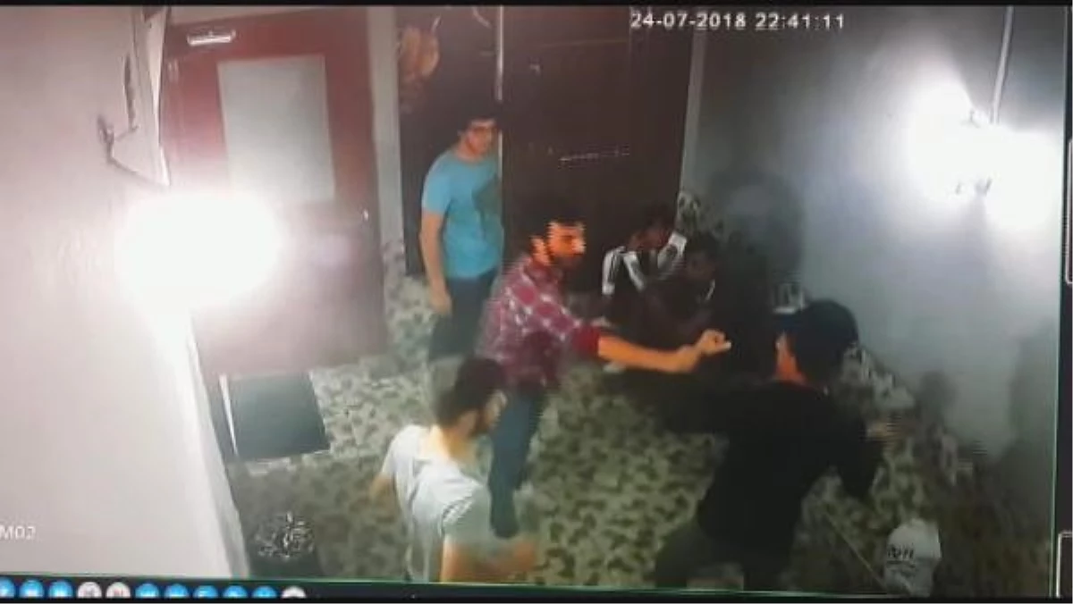 Samsun\'da 2 Lira İçin Çıkan Kavgada İki Kardeşi Bıçakladılar, Dehşet Anları Kamerada!
