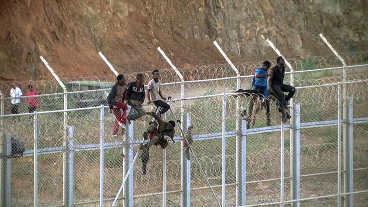 Afrikalı 600 Göçmen Kaçak Olarak İspanya\'ya Girdi