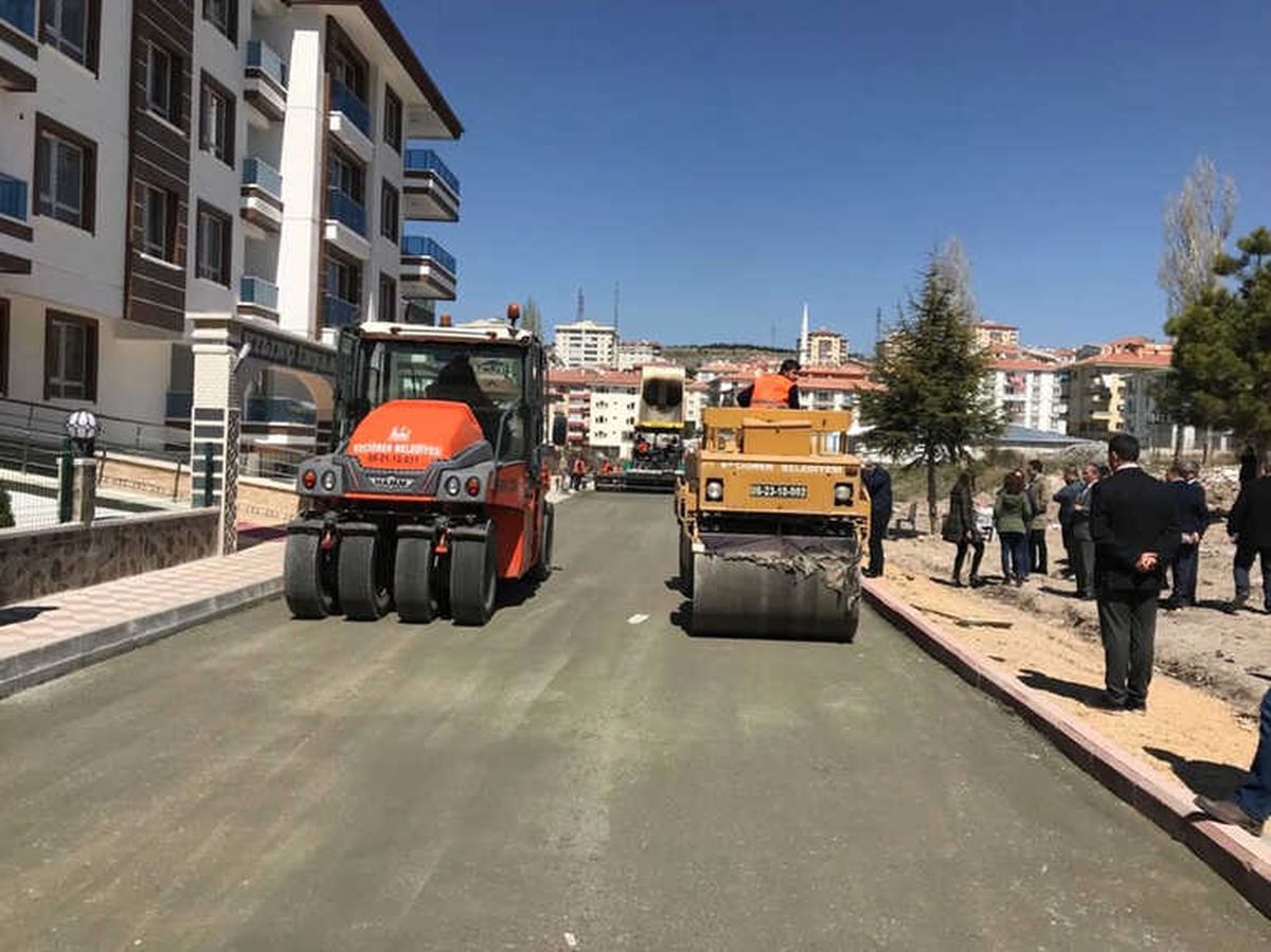 Ankara\'da Bir İlk, Beton Yol