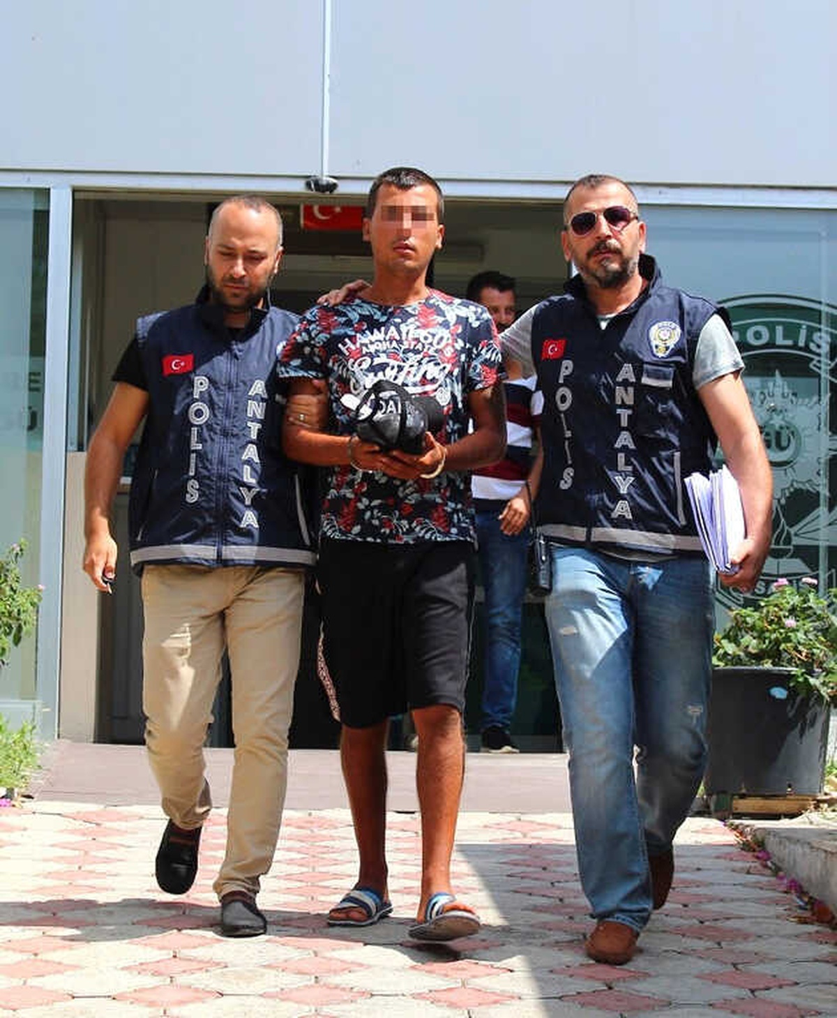 Antalya\'da İş Yeri Faresi Güvenlik Kamerasına Takıldı