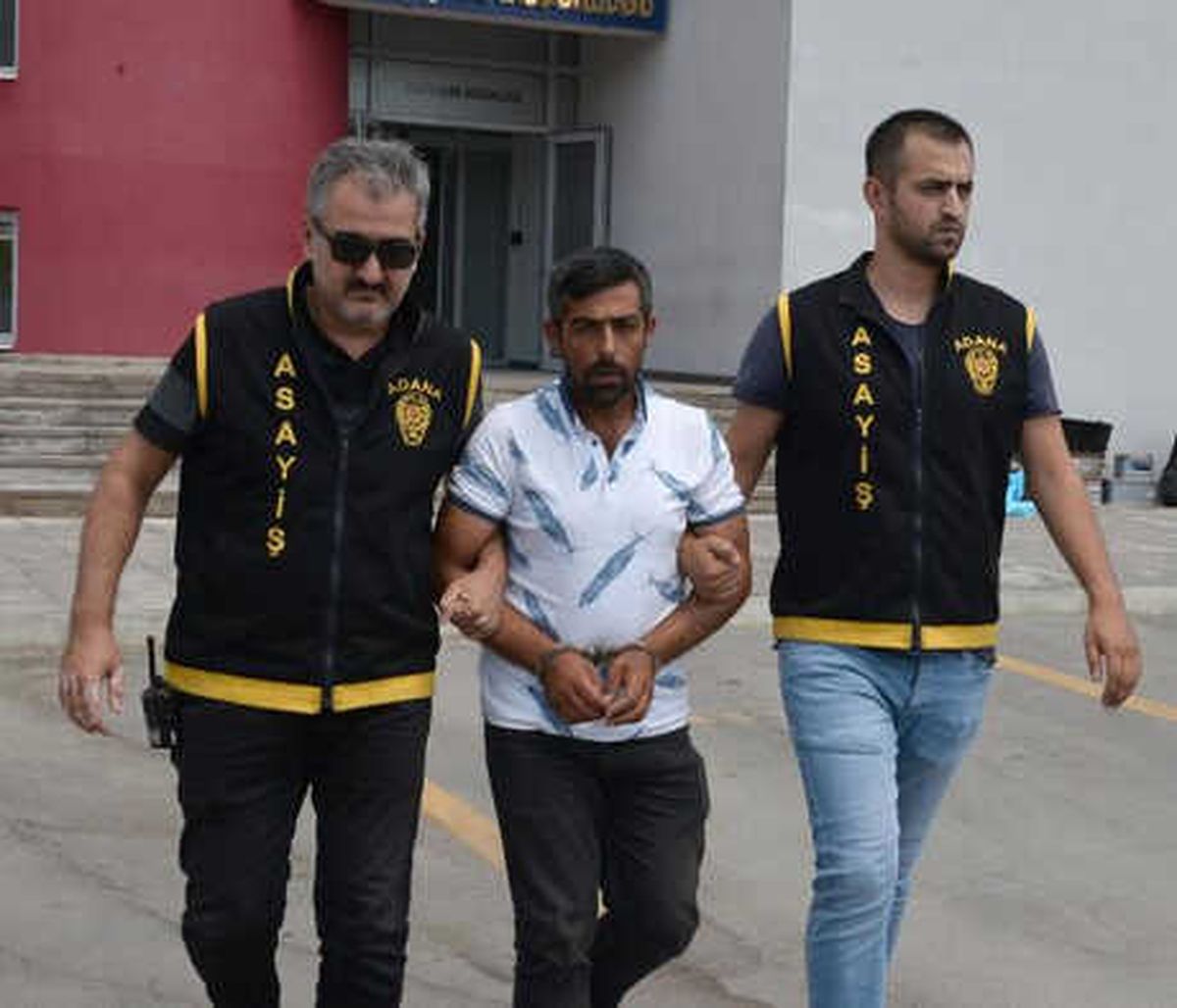 Araçlardan Hırsızlık Şüphelisi Kameradan Yakalandı