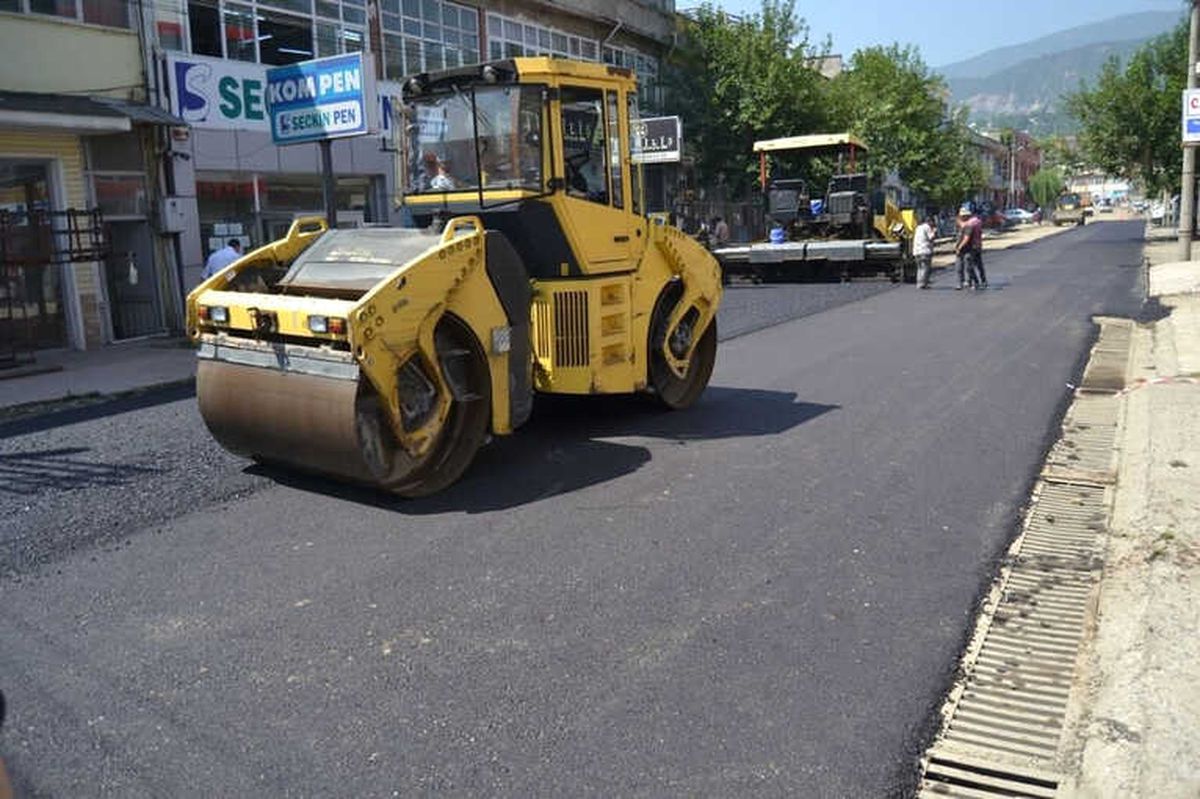Bağ Essan Sanayi Sitesi\'nde Sıcak Asfalt Çalışmaları Başladı
