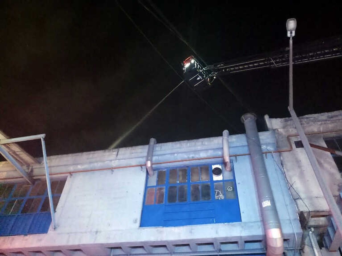 Başakşehir\'de Silikondan Mutfak Araç Gereçleri Üretilen Fabrika Alev Alev Yandı