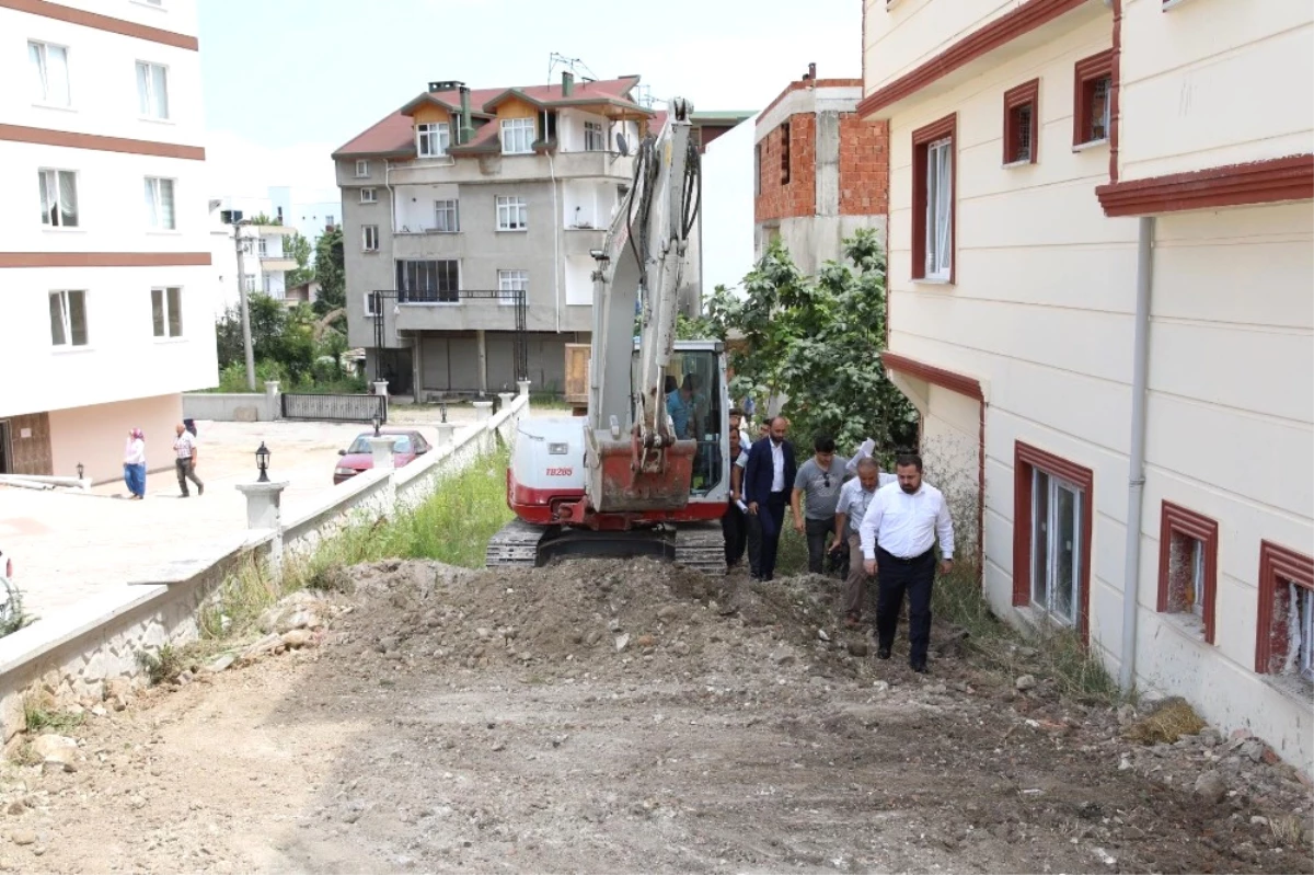 Başkan Aktepe, Parke ve Yol Yapılacak Alanda İncelemelerde Bulundu