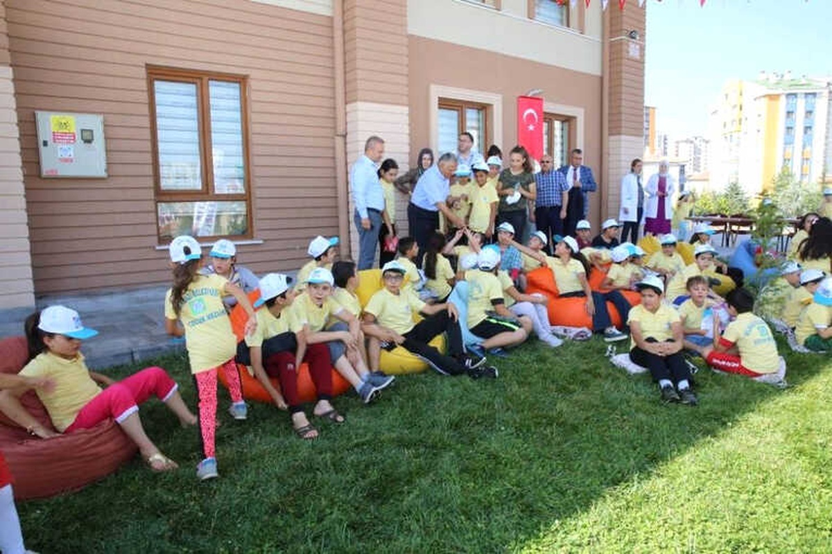 Başkan Büyükkılıç, Yaz Okulu Öğrencileri ile Spor Yaptı