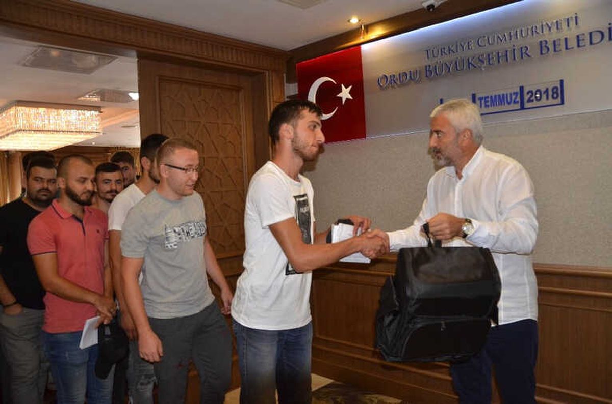Başkan\'dan Asker Yolcularına Jest
