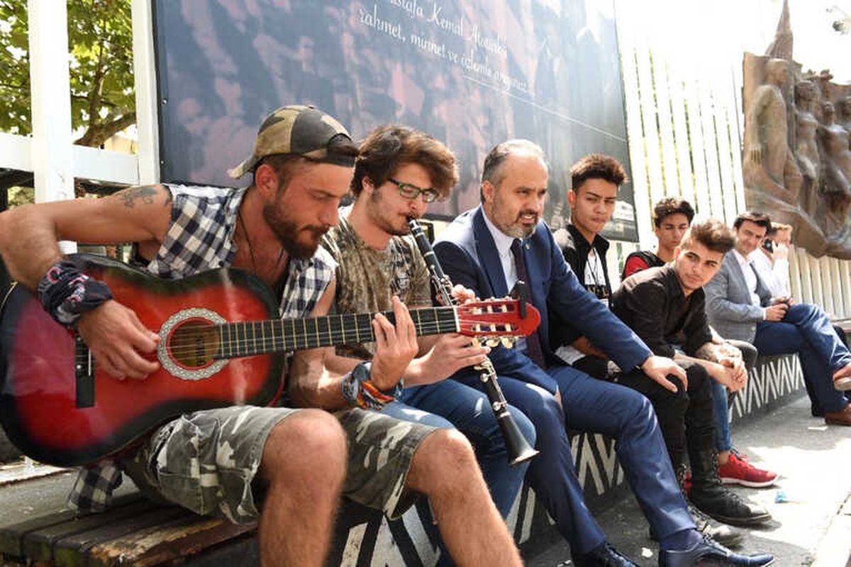 Başkandan \'Müzik\' Molası