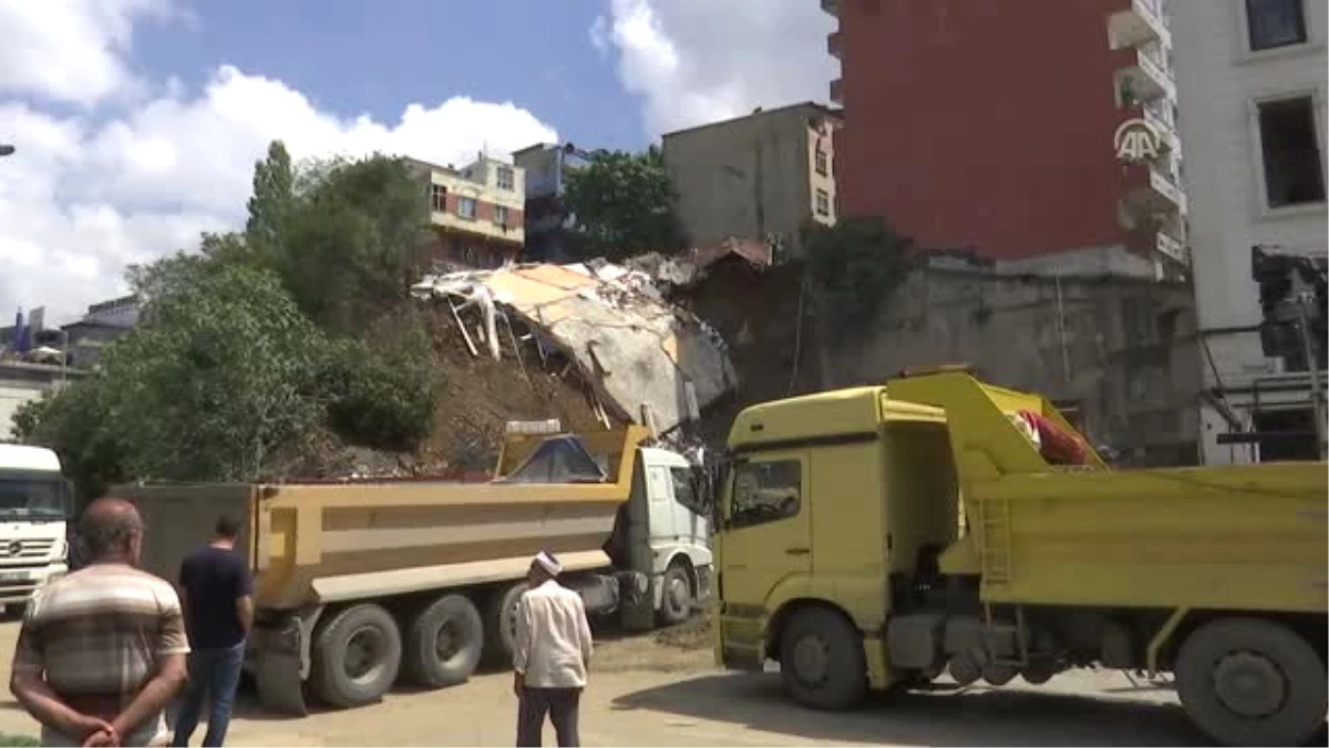 Beyoğlu\'ndaki Bina Çökmesi