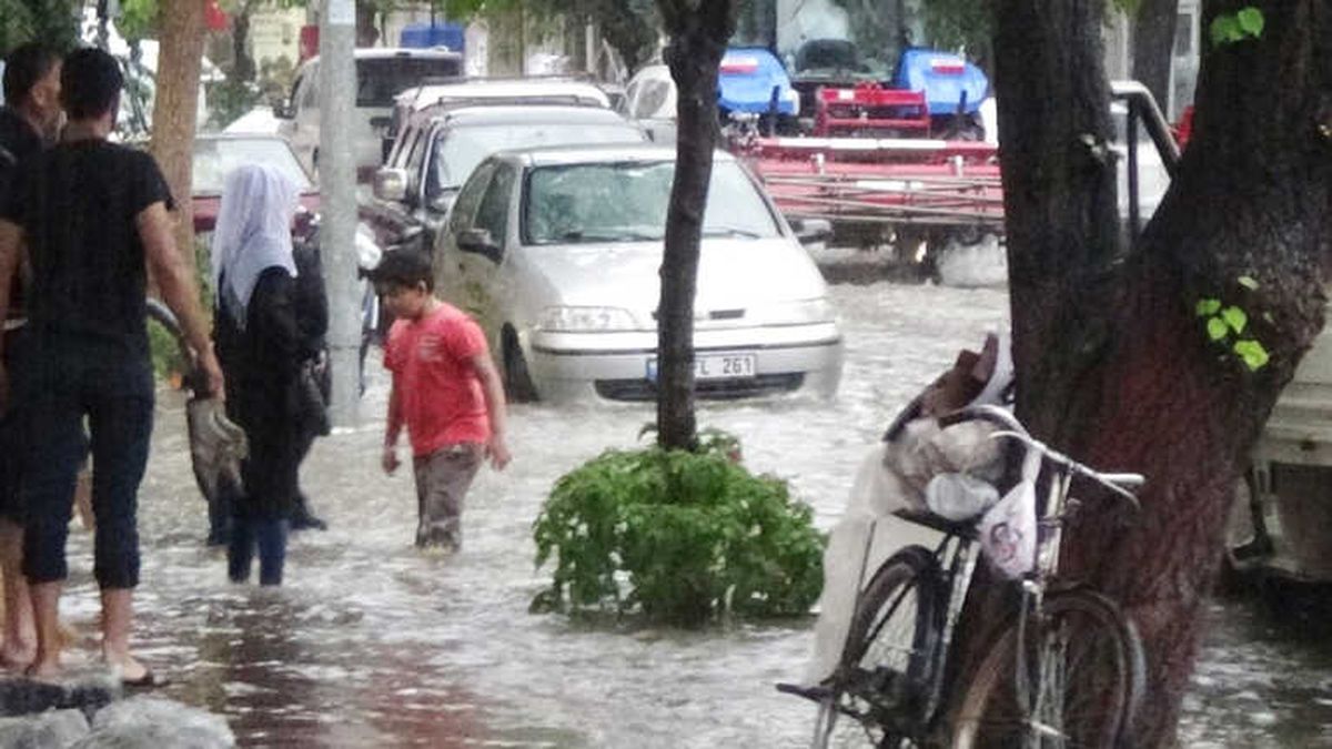 Bursa\'da Selde 2 Çocuk Evde Mahsur Kaldı