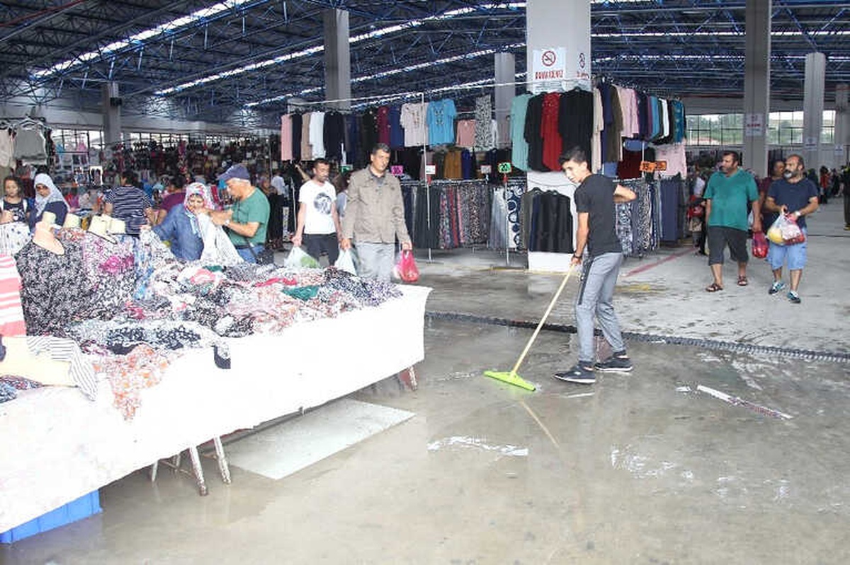 Çerkezköy\'de Sağanak Yağış Hayatı Olumsuz Etkiledi