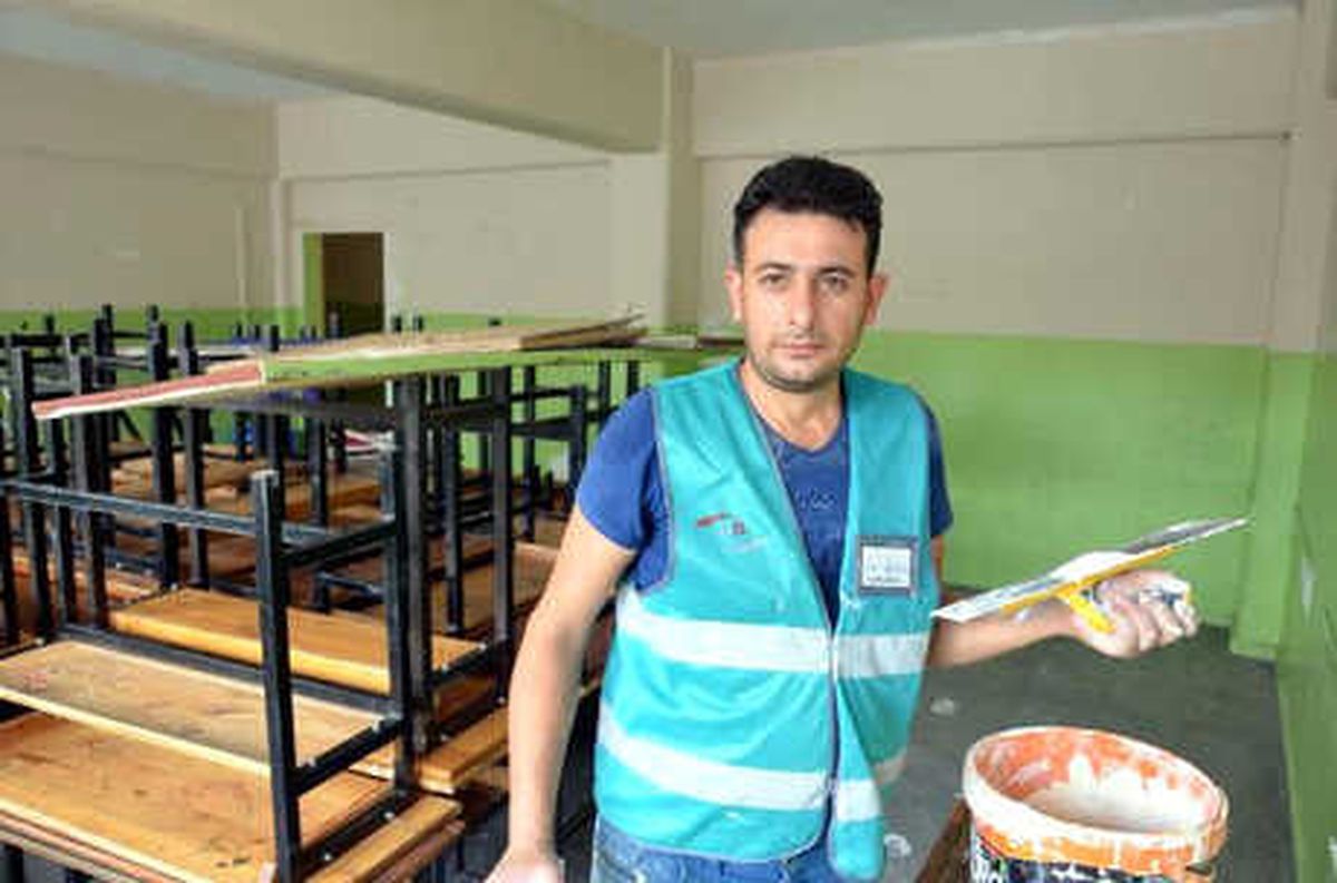Cezalarını Okulları Boyayarak Çekiyorlar