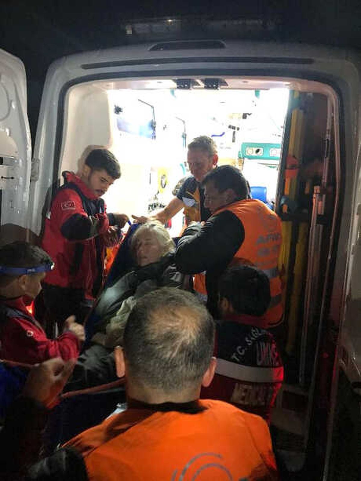 Demirkazık\'ta Rahatsızlanan İspanyol Dağcı Helikopterle Alındı
