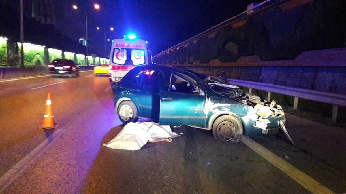 E-5\'te Bariyerlere Çarpıp Takla Atan Araç Sürücüsü Hayatını Kaybetti