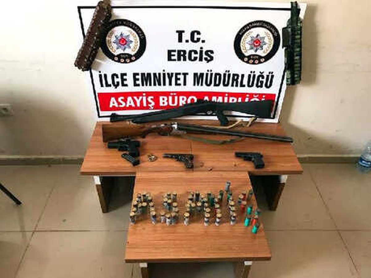 Erciş\'te Evde Silah ve Mühimmat Ele Geçirildi