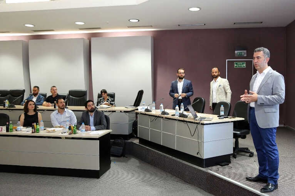 Eso Üyeleri Kingfisher Firması ile Bir Araya Geldi