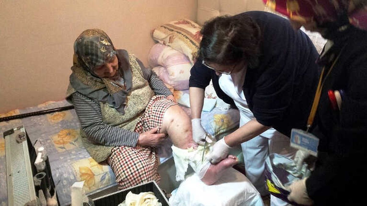 Evde Bakıma Muhtaç Vatandaşların Yardımına Onlar Koşuyor