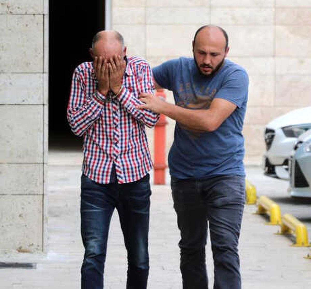 Evinde 3 Kilo Esrar Ele Geçirildi, Tutuklandı