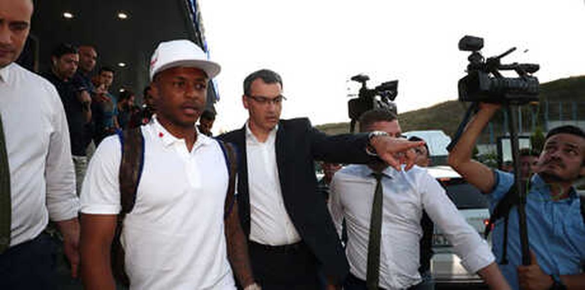 Fenerbahçe\'nin Yeni Transferi Ayew Yola Çıktı Geliyor!